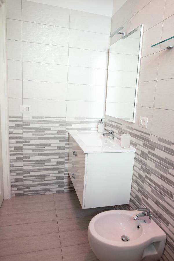 Finestra Sul Porto Apartment Bari Bagian luar foto