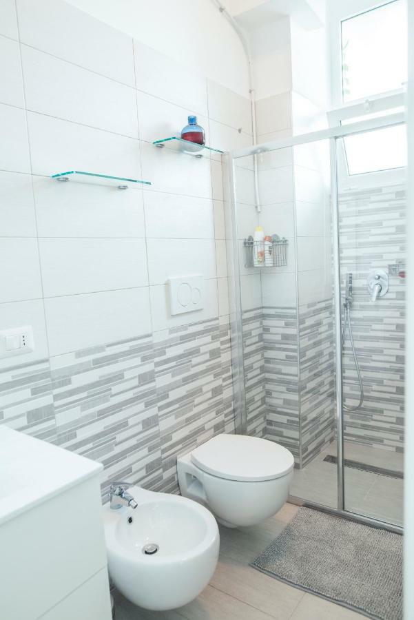 Finestra Sul Porto Apartment Bari Bagian luar foto